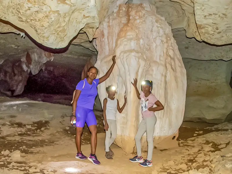 Parcours de découverte entre grottes et Tsingy