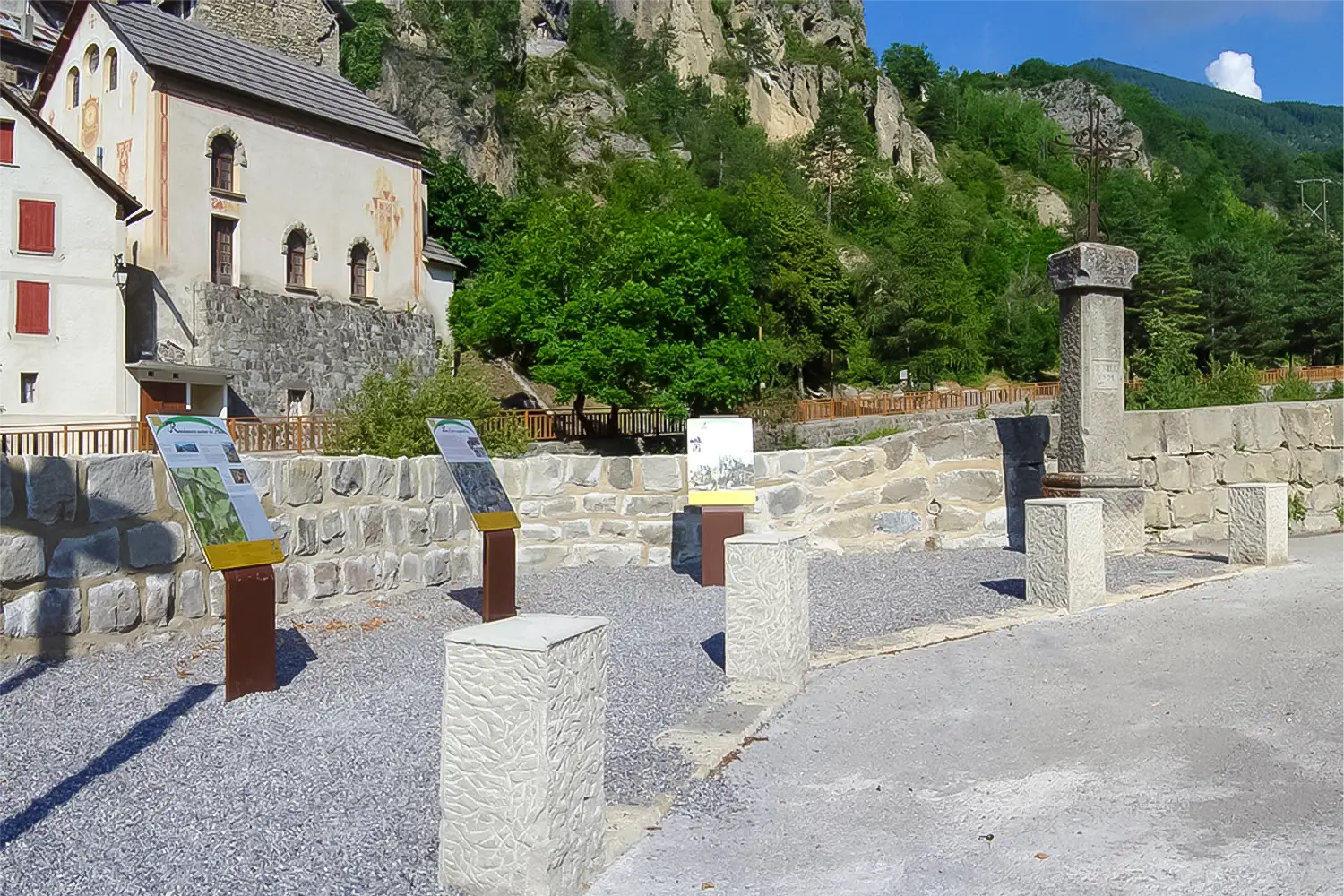 Mobilier m&eacute;tallique de signal&eacute;tique urbaine