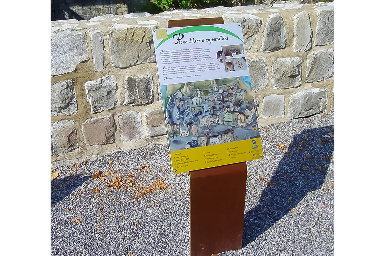 Rep&egrave;res urbains m&eacute;talliques int&eacute;gr&eacute;s dans l&rsquo;espace public